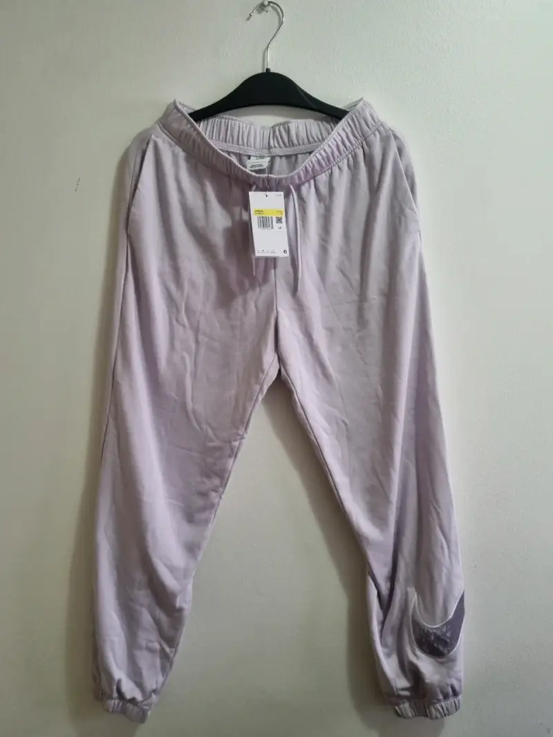 Pantalones deportivos Nike lilas nuevos - 1
