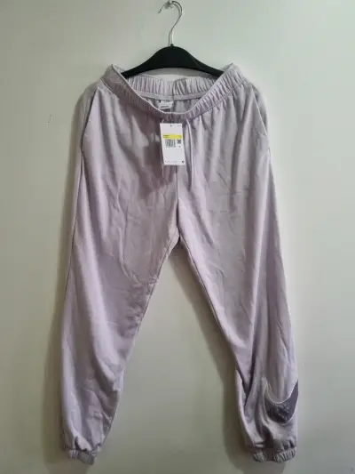 Pantalones deportivos Nike lilas nuevos - miniatura 1