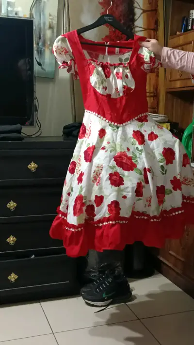 Vestido Cueca folclórico rojo con flores - miniatura 2