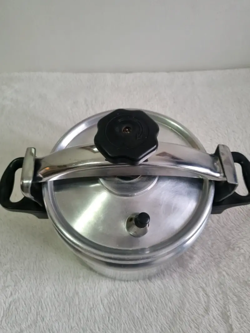 Olla a presión de aluminio con tapa segura - 2