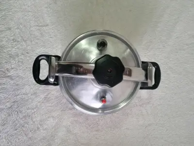 Olla a presión de aluminio con tapa segura - miniatura 3