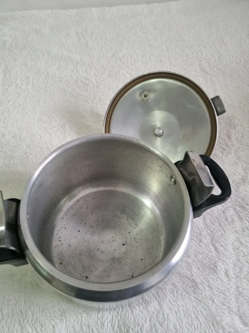 Olla a presión de aluminio con tapa segura - 4