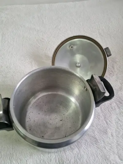 Olla a presión de aluminio con tapa segura - miniatura 4