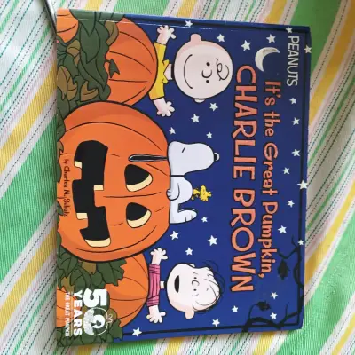 Libro 'It's the Great Pumpkin, Charlie Brown' edición 50 años - miniatura 1