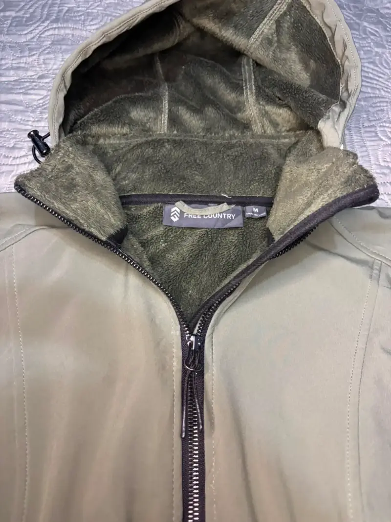 Chaqueta softshell verde con capucha - 2