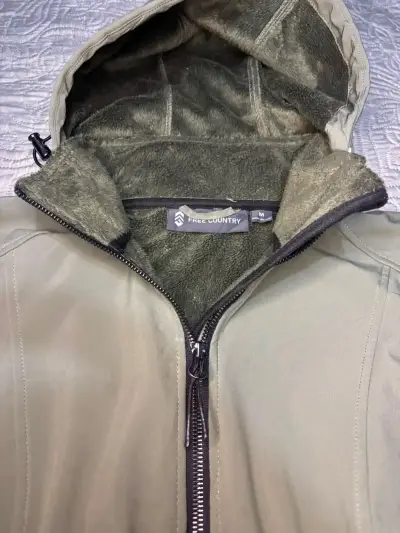 Chaqueta softshell verde con capucha - miniatura 2
