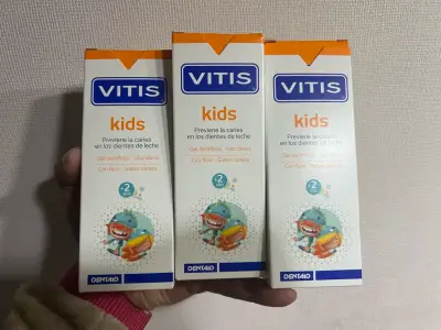 Pastas dentales Vitis Kids sabor cereza - miniatura 1
