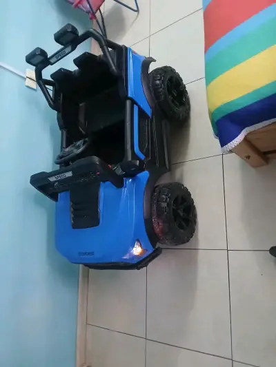 Auto eléctrico infantil Bebesit azul - miniatura 1
