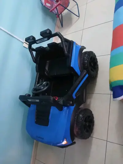 Auto eléctrico infantil Bebesit azul - miniatura 3