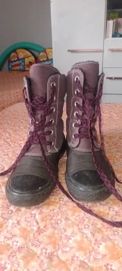 Botas converse 36de lona y Chiporro. Gris y burdeo - miniatura 1