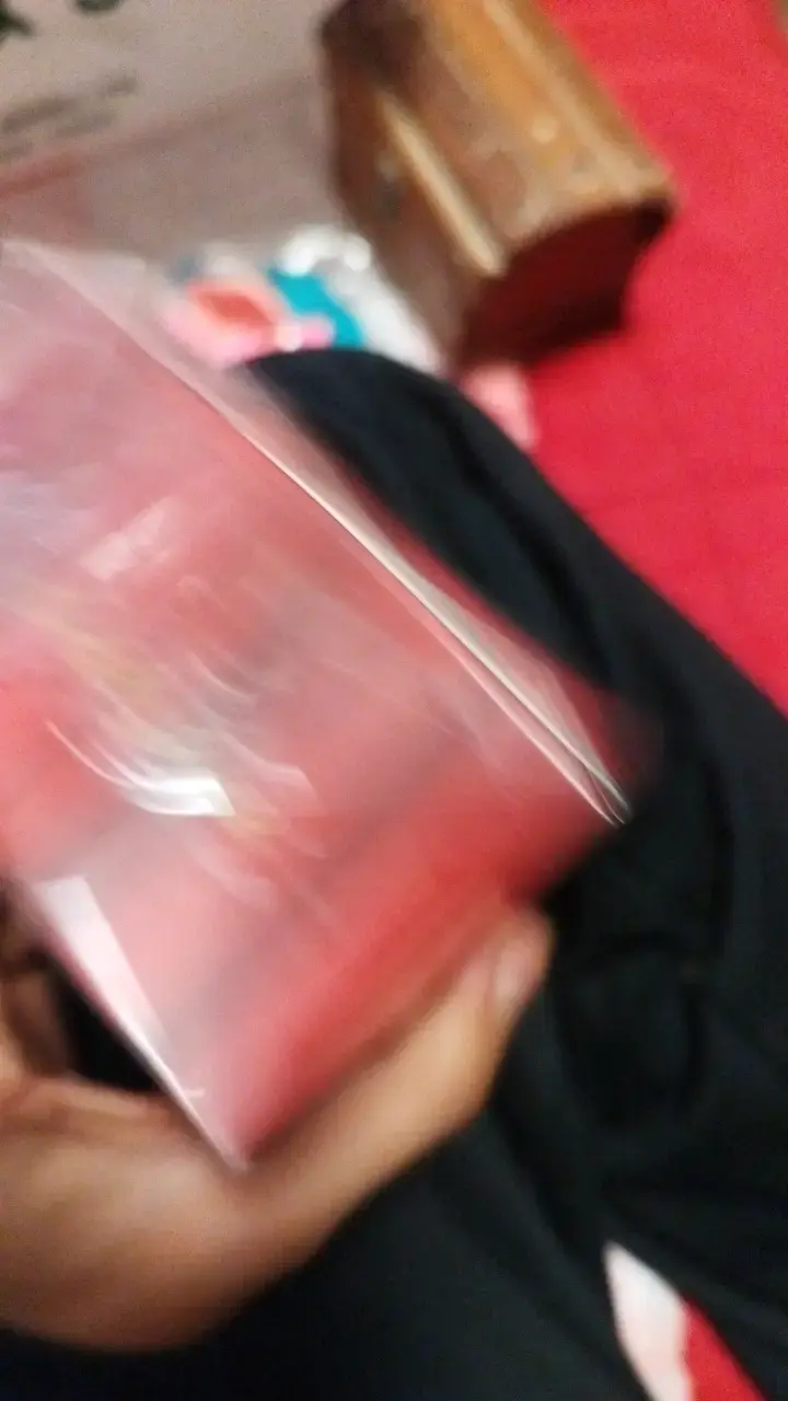Perfume árabe en caja roja - 3