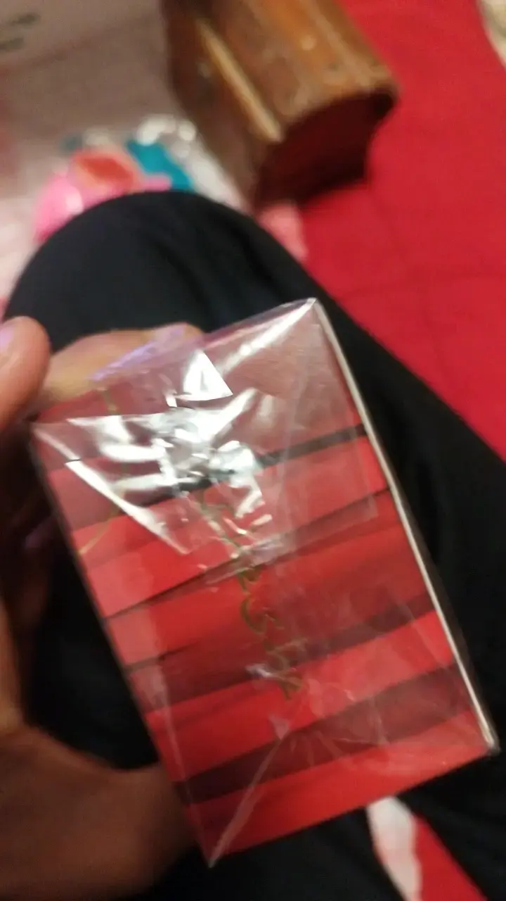 Perfume árabe en caja roja - 4