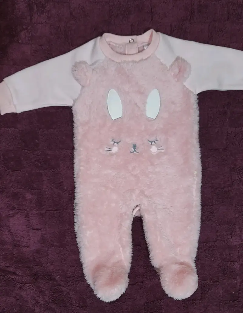 Enteritos de bebé rosado con diseño - 1