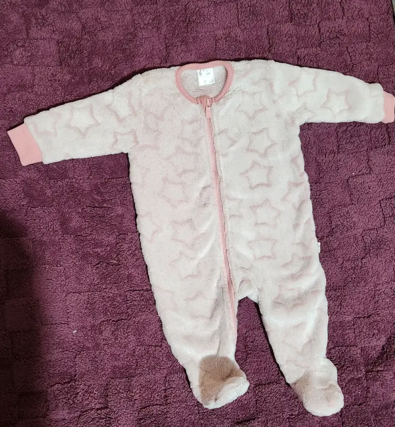 Enteritos de bebé rosado con diseño - 2