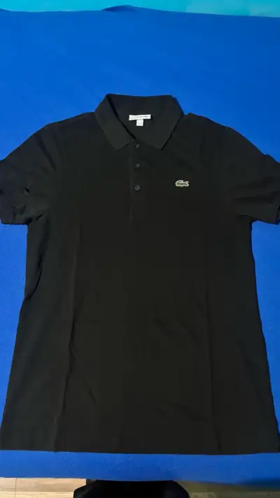 Polera polo negra Lacoste para hombre - miniatura 1