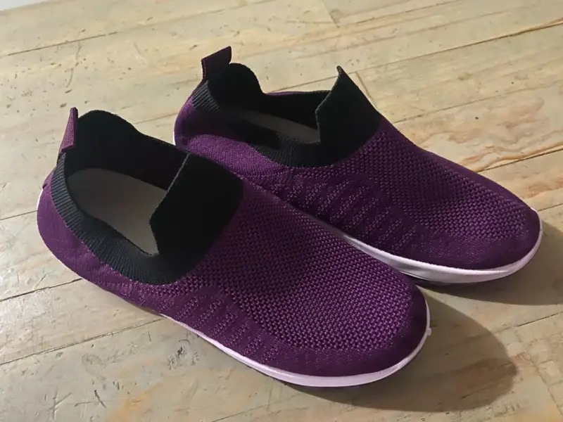 Zapatillas deportivas moradas sin cordones - 1
