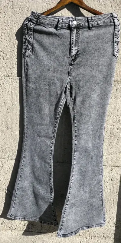 Jeans acampanados Menina gris para mujer - miniatura 3