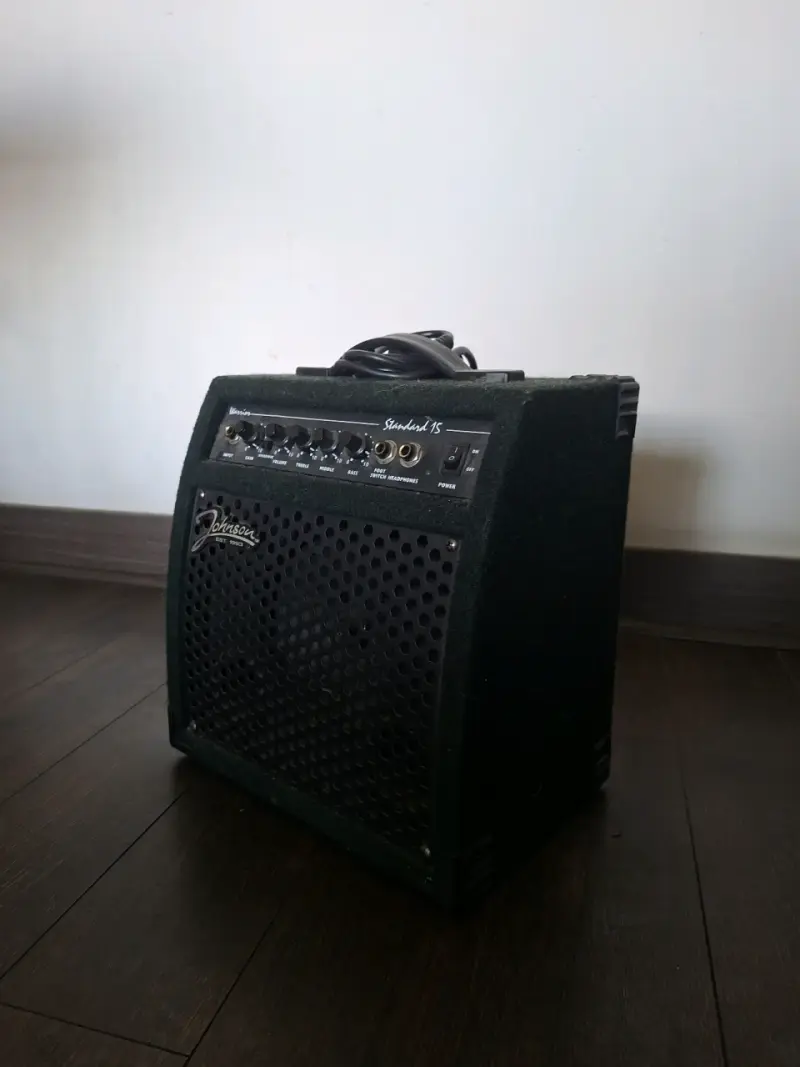 Amplificador Johnson Standard 15 para guitarra - 1