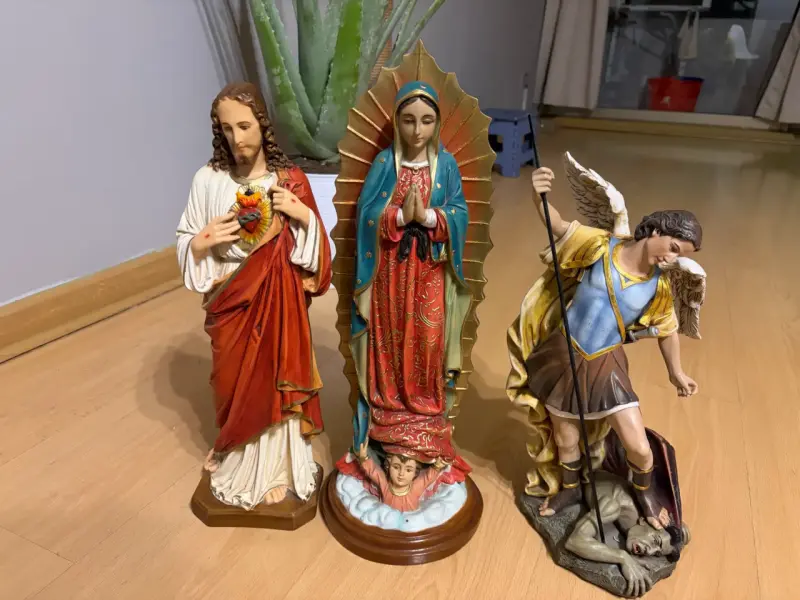 Figuras religiosas de madera decorativas - 1