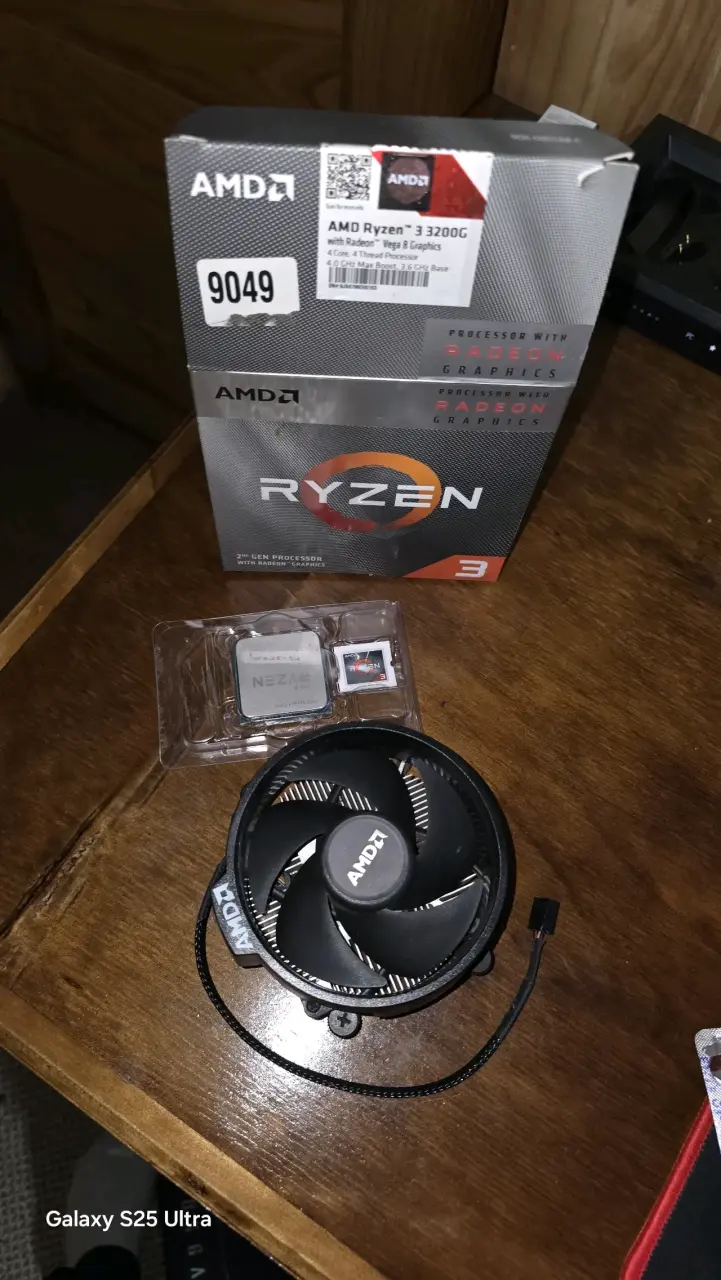 Procesador AMD Ryzen 3 3200G con disipador - 1