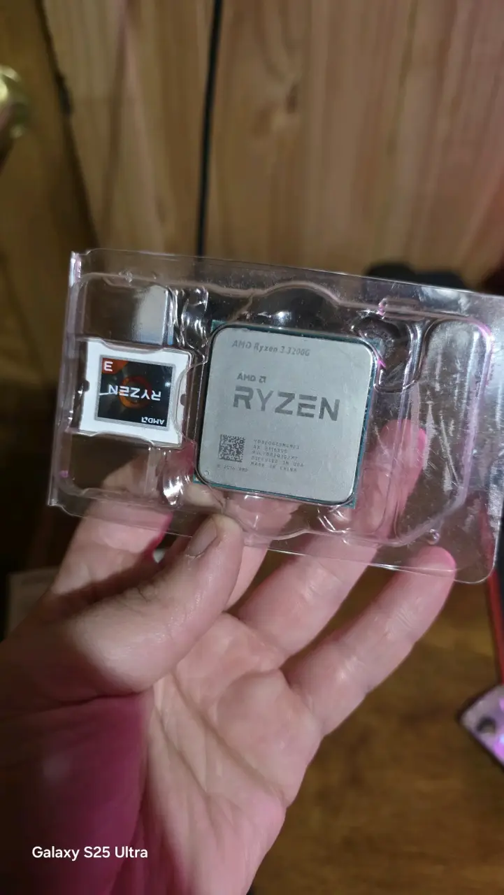 Procesador AMD Ryzen 3 3200G con disipador - 2