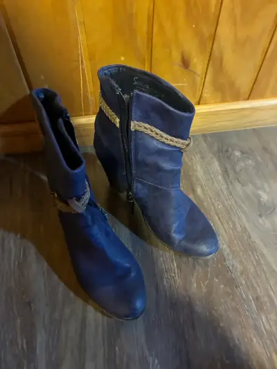 Botines de cuero azul con cierre y trenza decorativa - miniatura 1