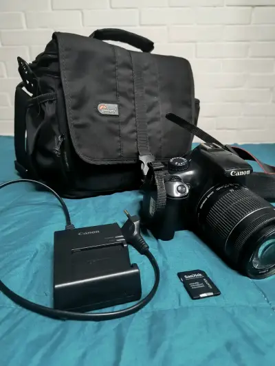 Cámara Canon EOS t3 con bolso y accesorios - miniatura 1
