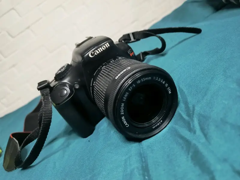 Cámara Canon EOS t3 con bolso y accesorios - 2