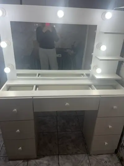 Tocador grande blanco con espejo y luces - miniatura 2