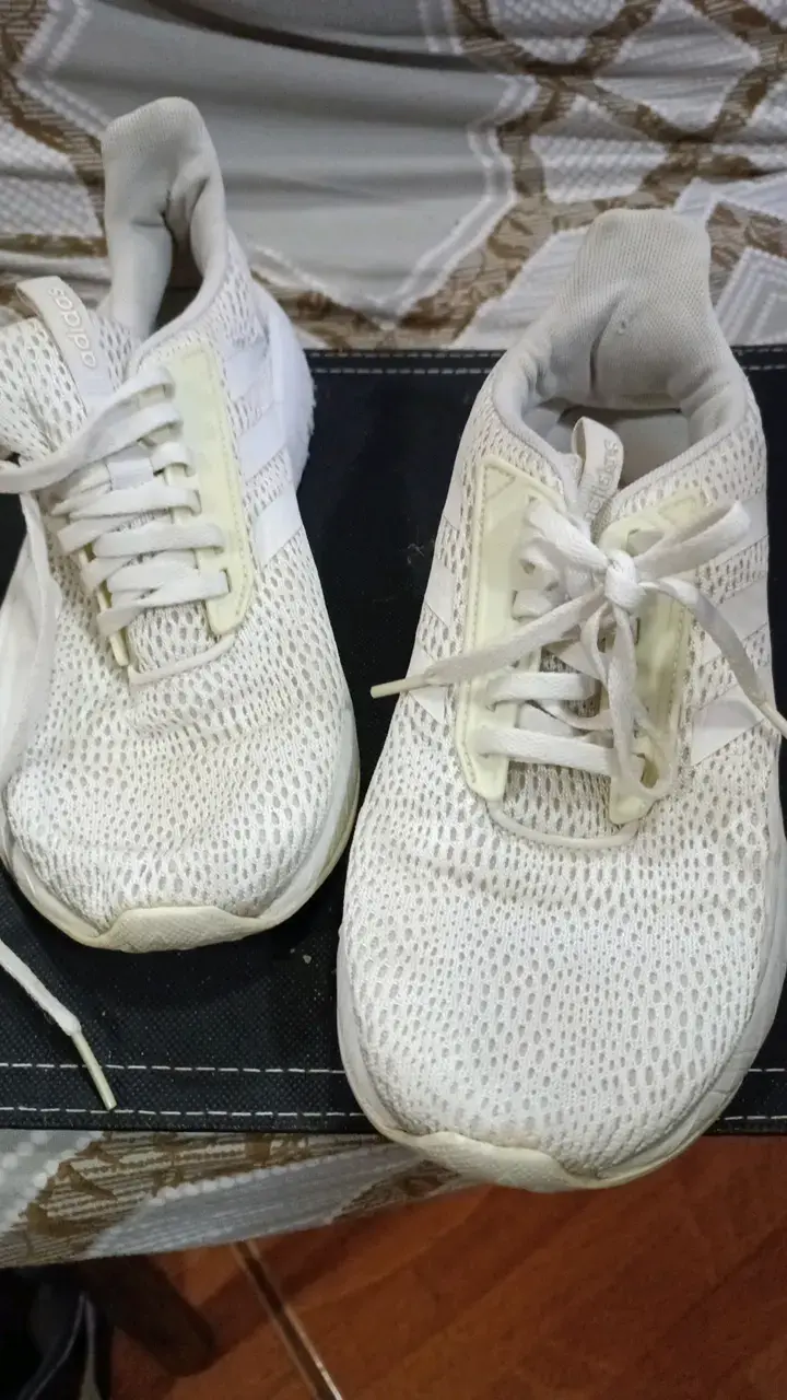Zapatillas deportivas Adidas blancas usadas - 1