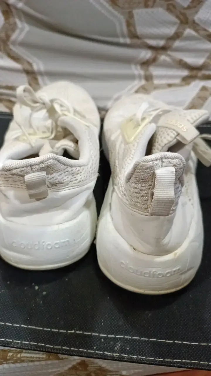 Zapatillas deportivas Adidas blancas usadas - 3