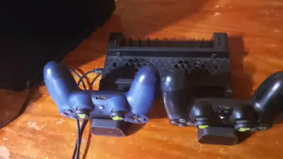 Consola PlayStation 4 Slim 1 TB en buen estado - miniatura 2
