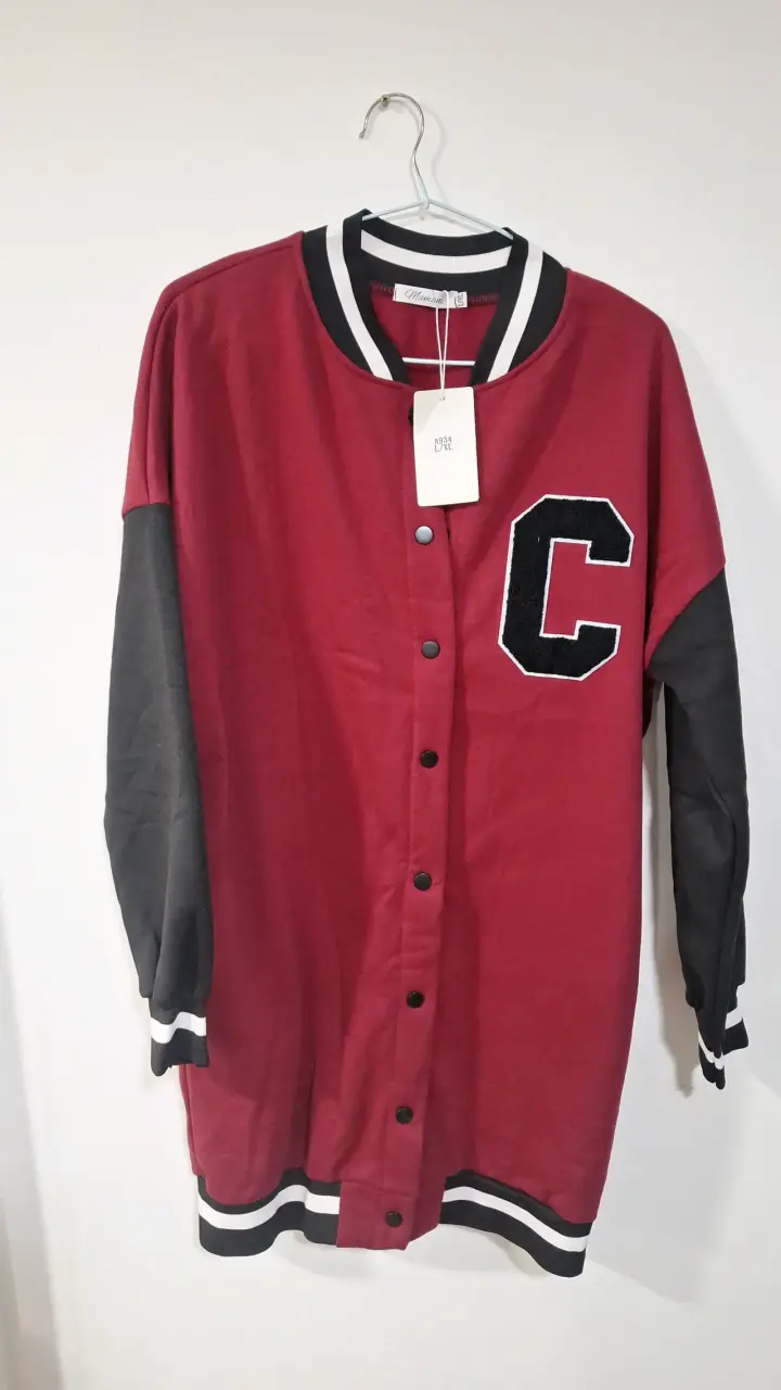 Chaqueta varsity roja con letra C - 1