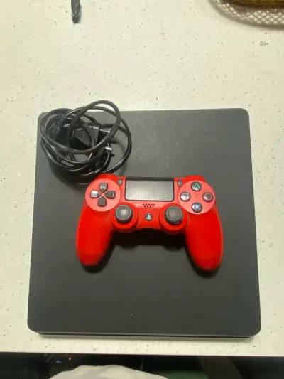 Consola PlayStation 4 con control rojo - miniatura 1