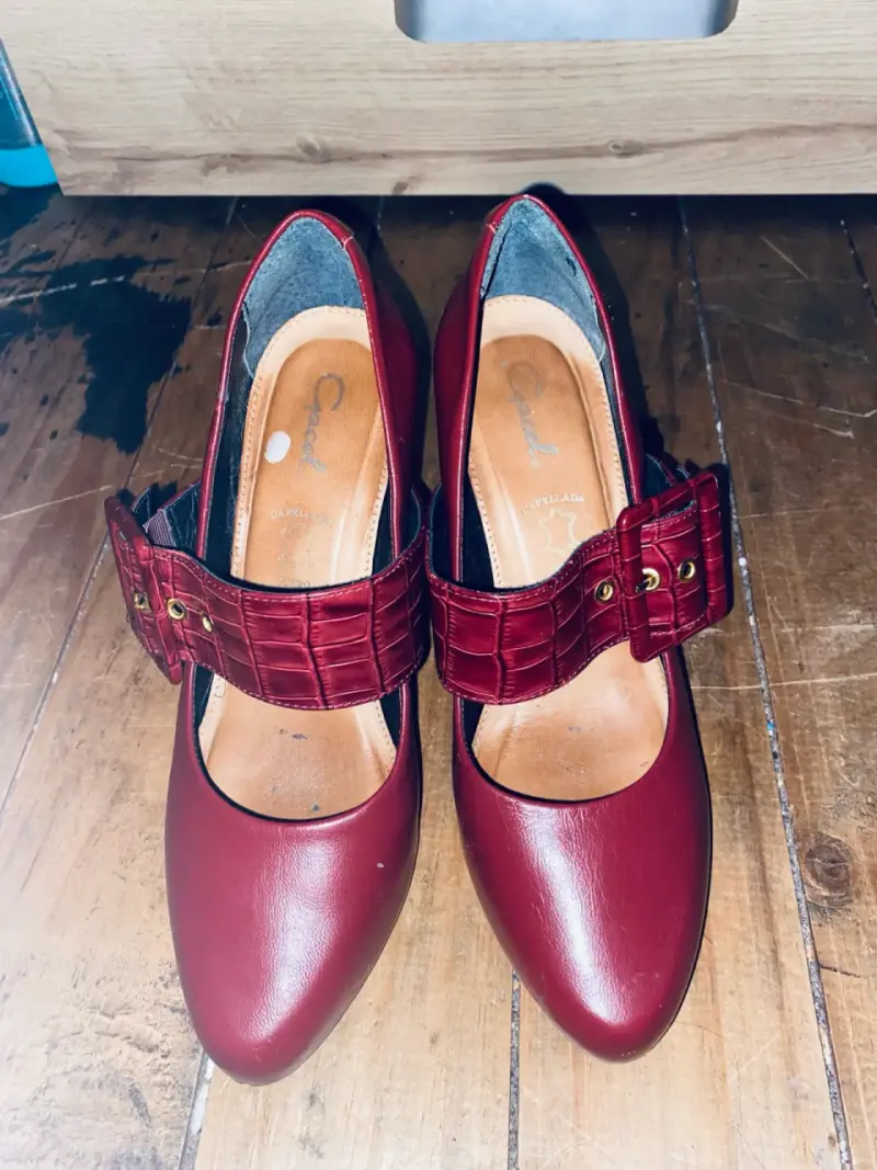 Zapatos de tacón rojo con hebilla - 3