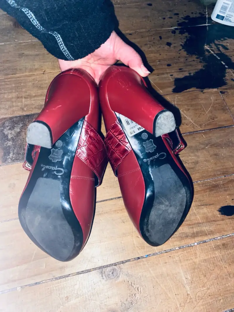 Zapatos de tacón rojo con hebilla - 4