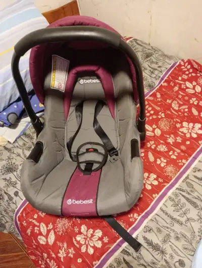 Silla de auto Bebesit gris y morado - miniatura 1