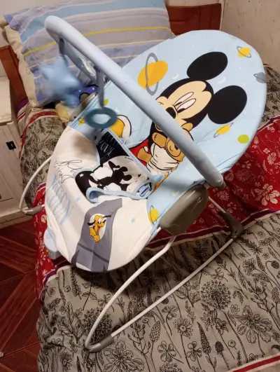 Silla mecedora para bebé Disney Mickey - miniatura 1