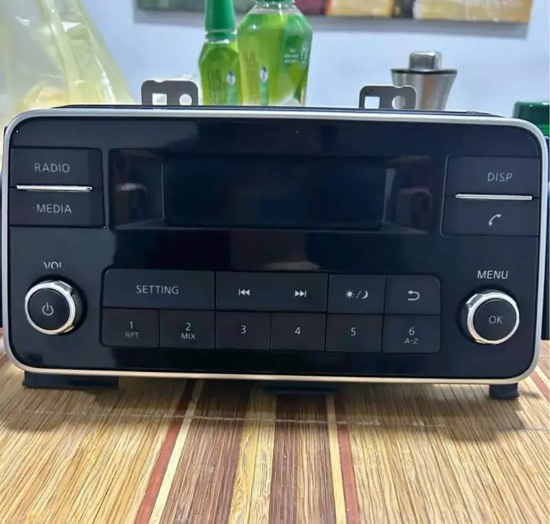 Radio Nissan kicks original - 1