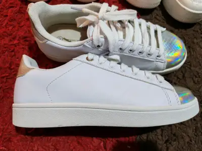 Zapatillas blancas casuales con detalles holográfi - miniatura 3
