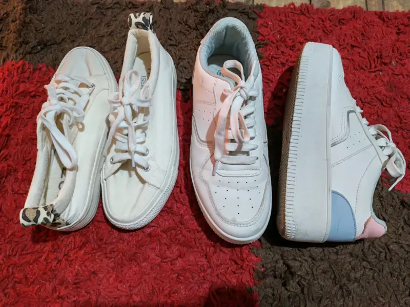 Zapatillas blancas casuales con detalles holográfi - 4