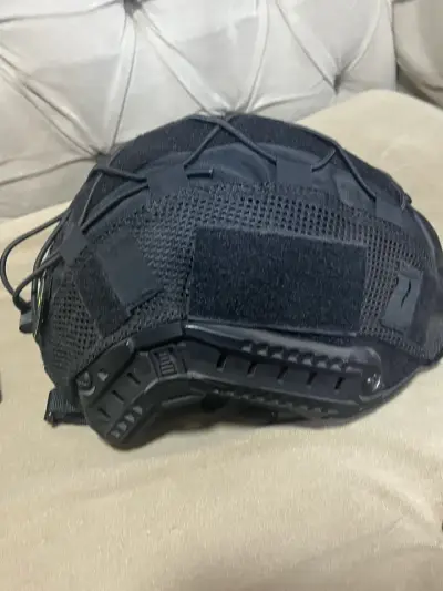 Casco táctico negro con gafas de protección - miniatura 4