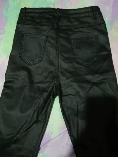 Pantalones negros de cuero sintético afranelados - miniatura 3
