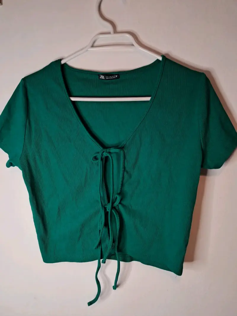 Top verde con lazo frontal Zara - 1