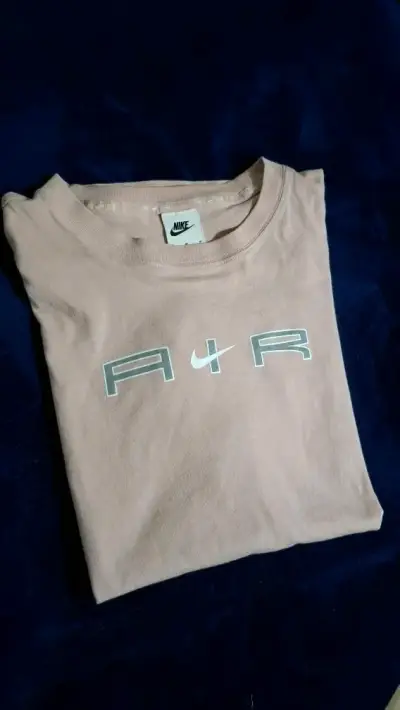 Polera roja Nike con logo bordado - miniatura 3