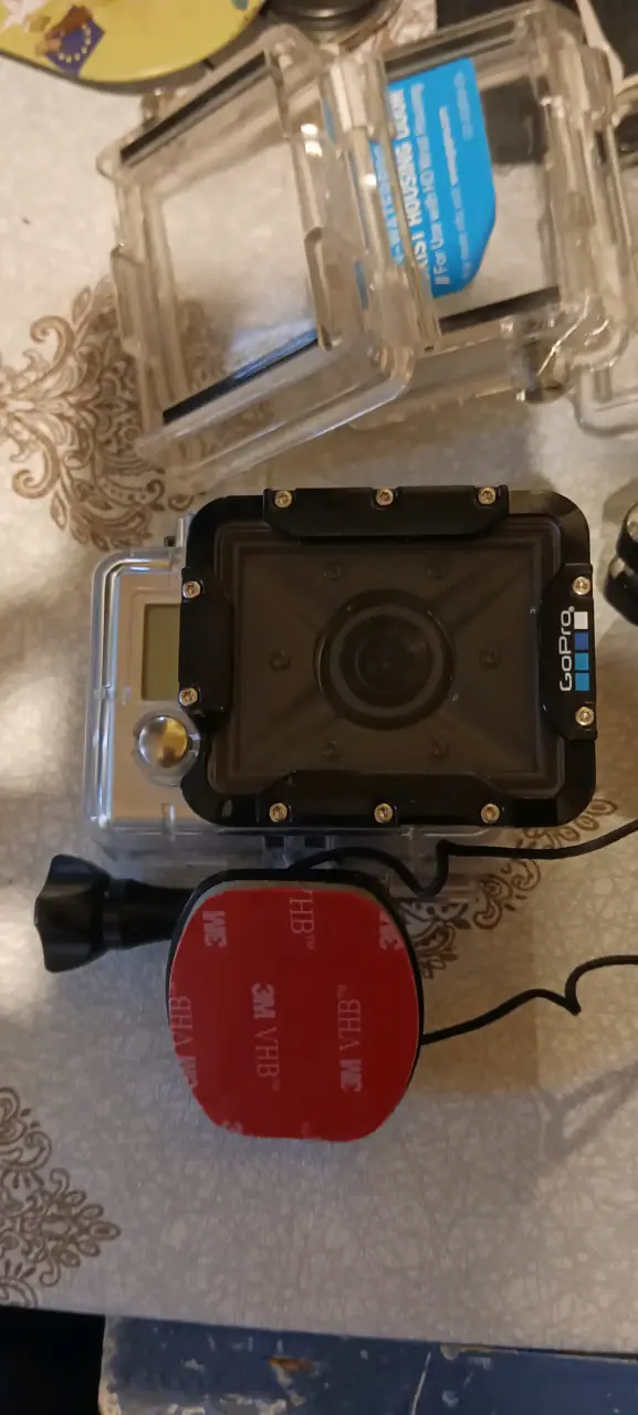 Cámara GoPro con carcasa WR + dos baterías - 1