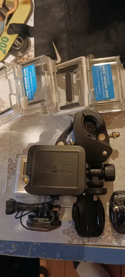 Cámara GoPro con carcasa WR + dos baterías - miniatura 2