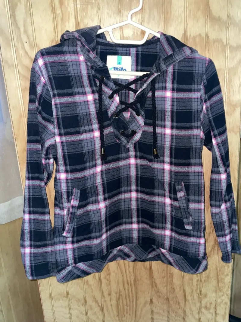 Blusa franela a cuadros con capucha TS