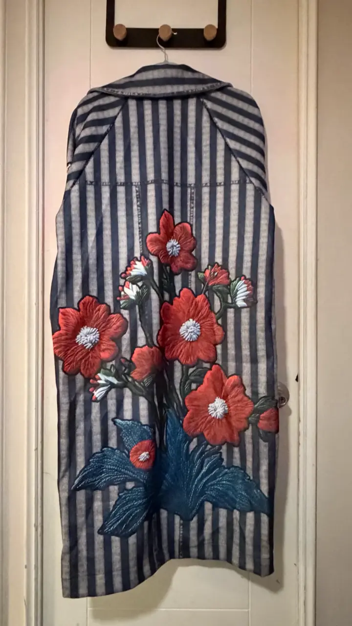 Abrigo de paño a rayas con parches decorativos - 3