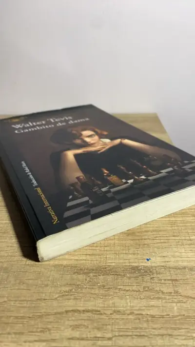 Libro 'Gambito de dama' de Walter Tevis - miniatura 3